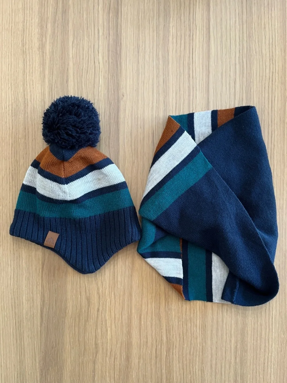 Amazon, Boy’s very warm and cozy lined winter hat and loop scarf, size 1-3 years